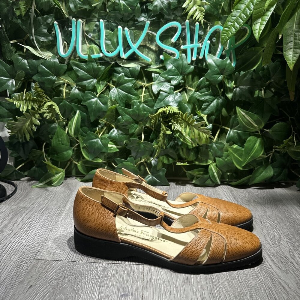 Vtg Salvatore Ferragamo Women’s T-Strap Sandals Size 9 2A Brown Pebble Leather